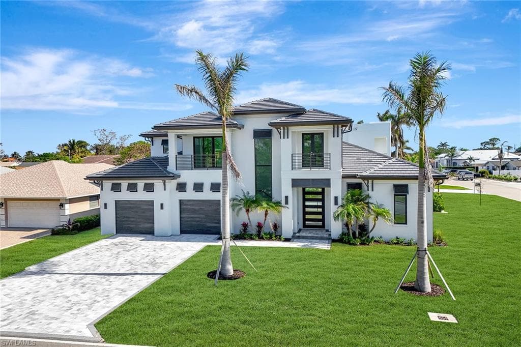 10720 Vanderbilt DR NAPLES, FL 34108