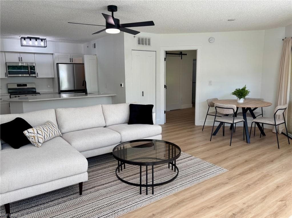 8950 Colonnades CT E 817 BONITA SPRINGS, FL 34135