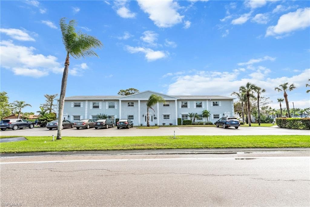7050 Nantucket CIR 8 NORTH FORT MYERS, FL 33917