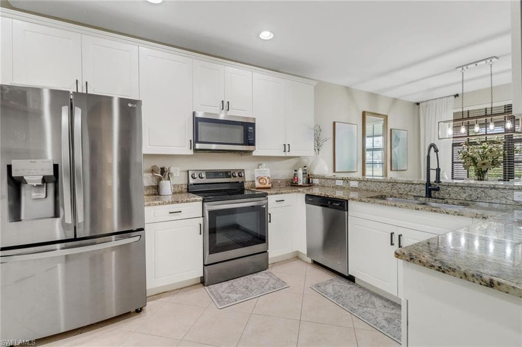 15586 Summit Place CIR 404 NAPLES, FL 34119