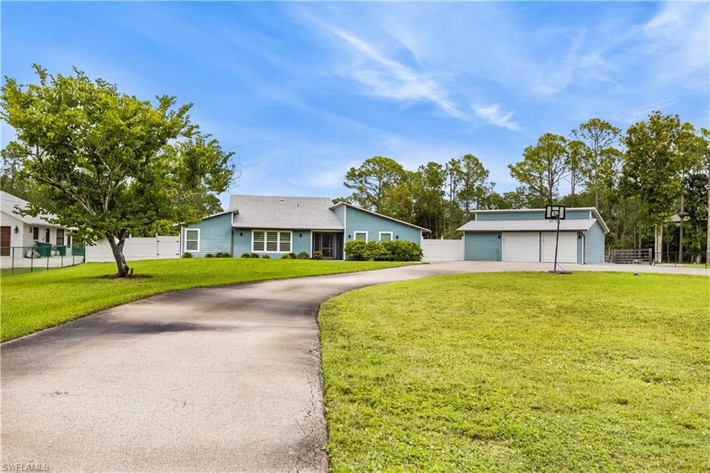 5761 Standing Oaks LN NAPLES, FL 34119