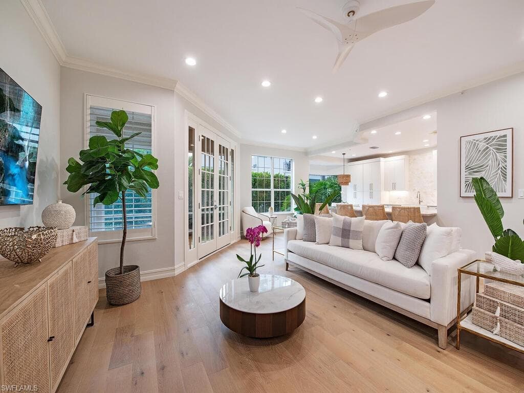 149 Colonade CIR 801 NAPLES, FL 34103
