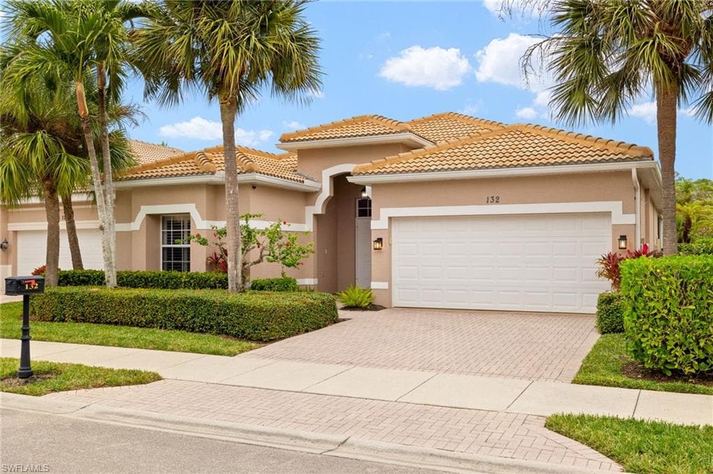 132 Glen Eagle CIR NAPLES, FL 34104