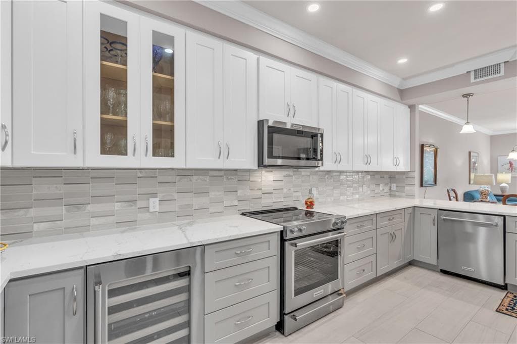 3972 Bishopwood CT E 2-105 NAPLES, FL 34114