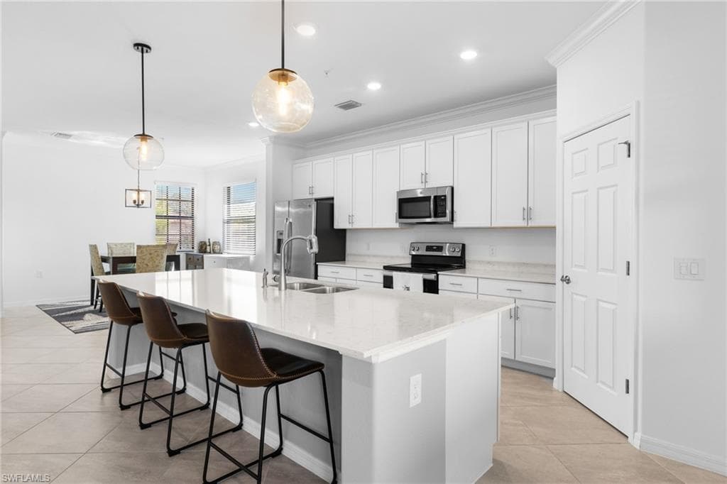 2375 Montserrat LN 201 NAPLES, FL 34120