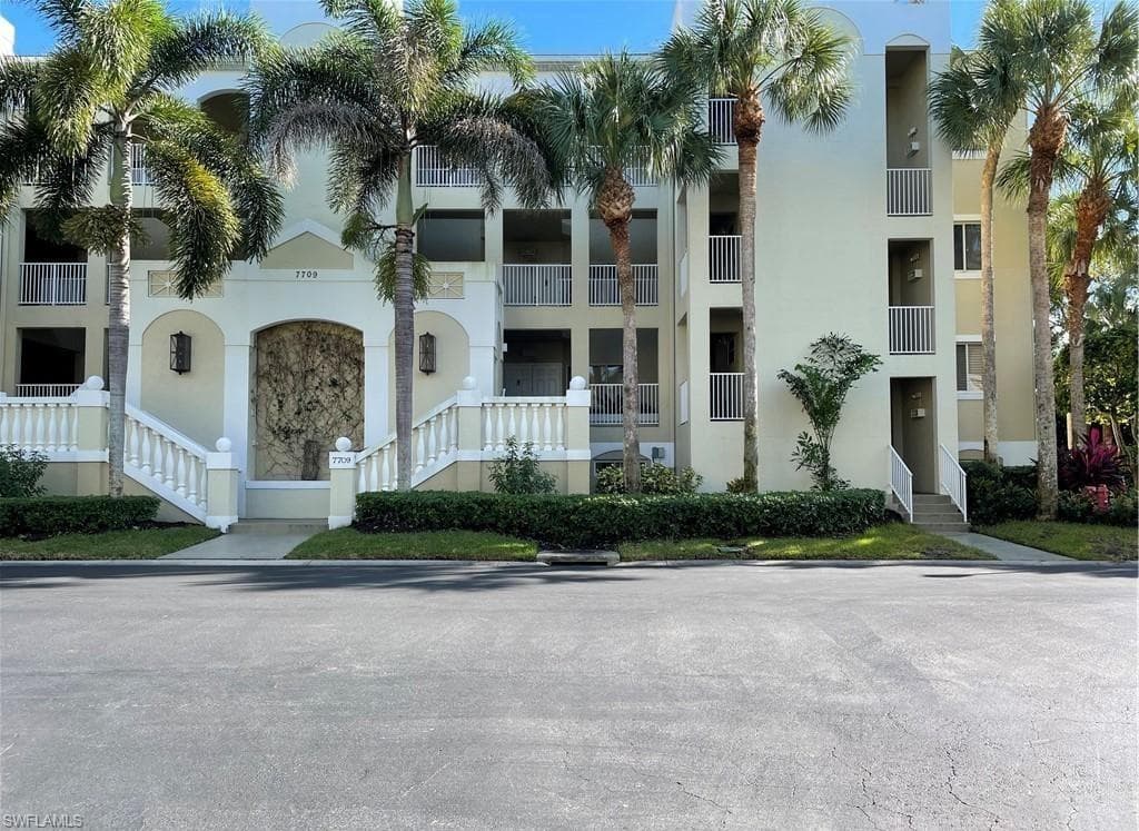 7709 Pebble Creek CIR 6-304 NAPLES, FL 34108