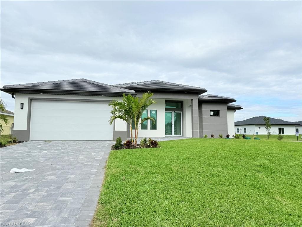 3000 5th ST W LEHIGH ACRES, FL 33971