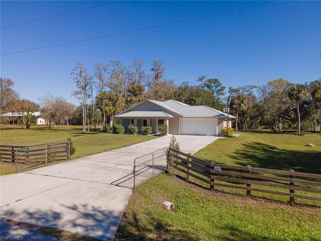 2245 Scott RD FORT DENAUD, FL 33935