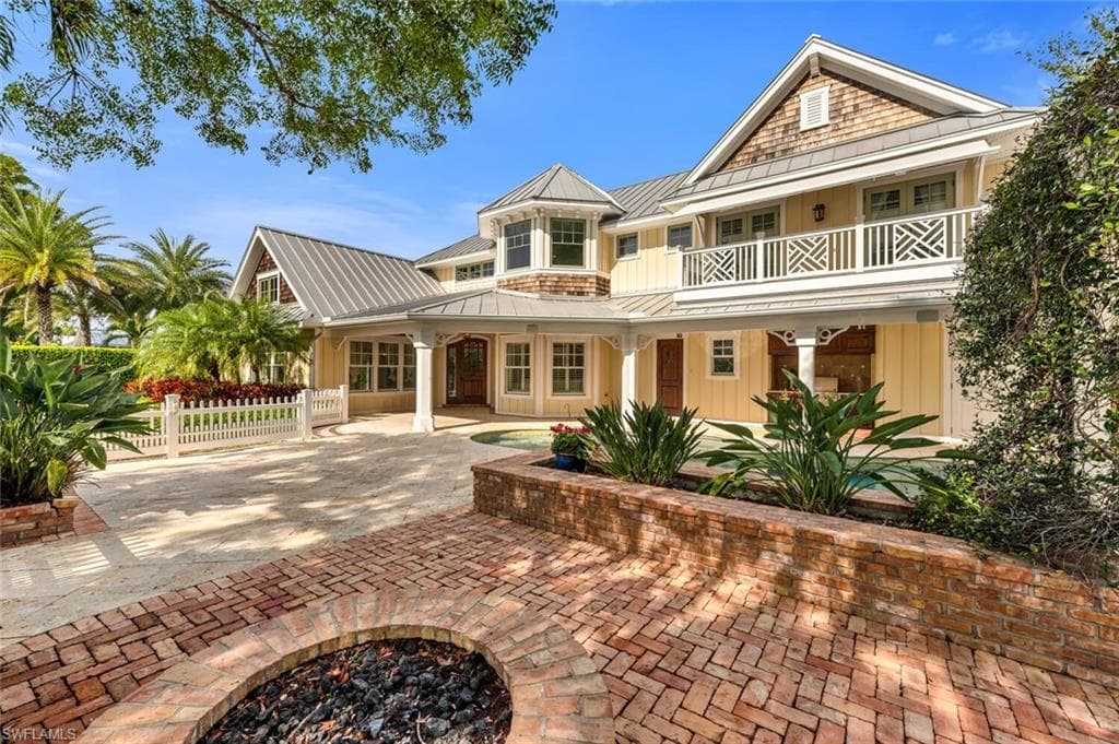 495 2nd AVE N NAPLES, FL 34102