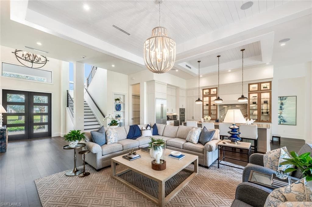 725 Parkview LN NAPLES, FL 34103