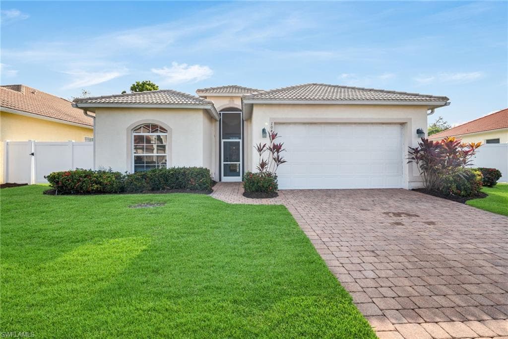 1042 Jardin DR NAPLES, FL 34104