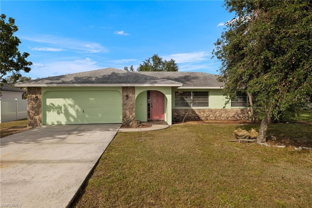 703 SE 33rd ST CAPE CORAL, FL 33904