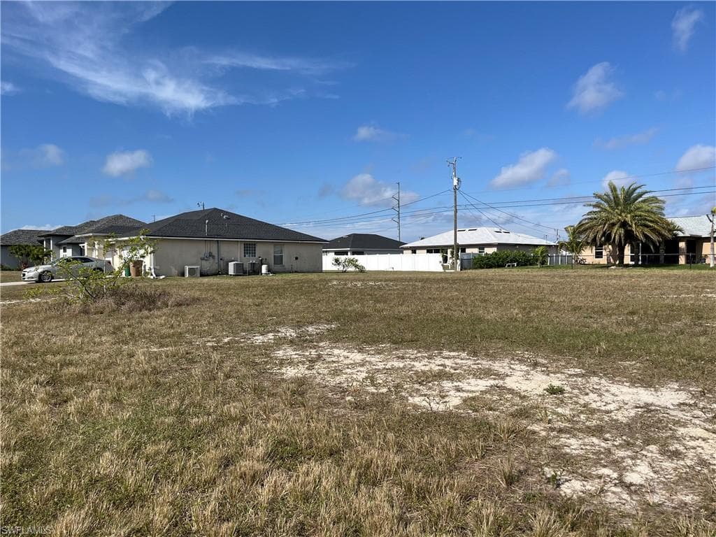 427 NW 7th TER CAPE CORAL, FL 33993