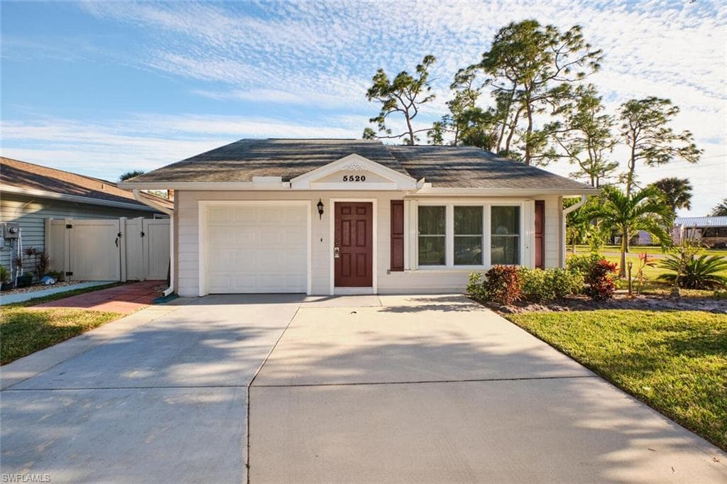 5520 Longleaf DR NORTH FORT MYERS, FL 33917