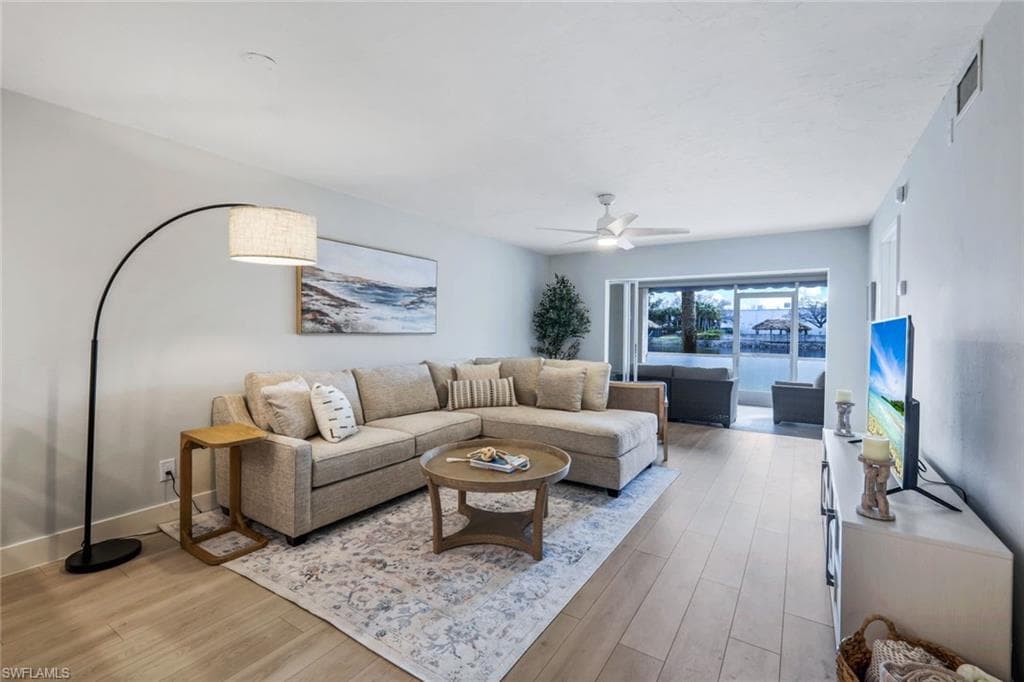 828 Gulf Pavilion DR 106 NAPLES, FL 34108
