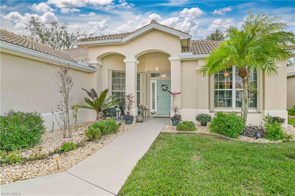 2070 Rio Nuevo DR NORTH FORT MYERS, FL 33917