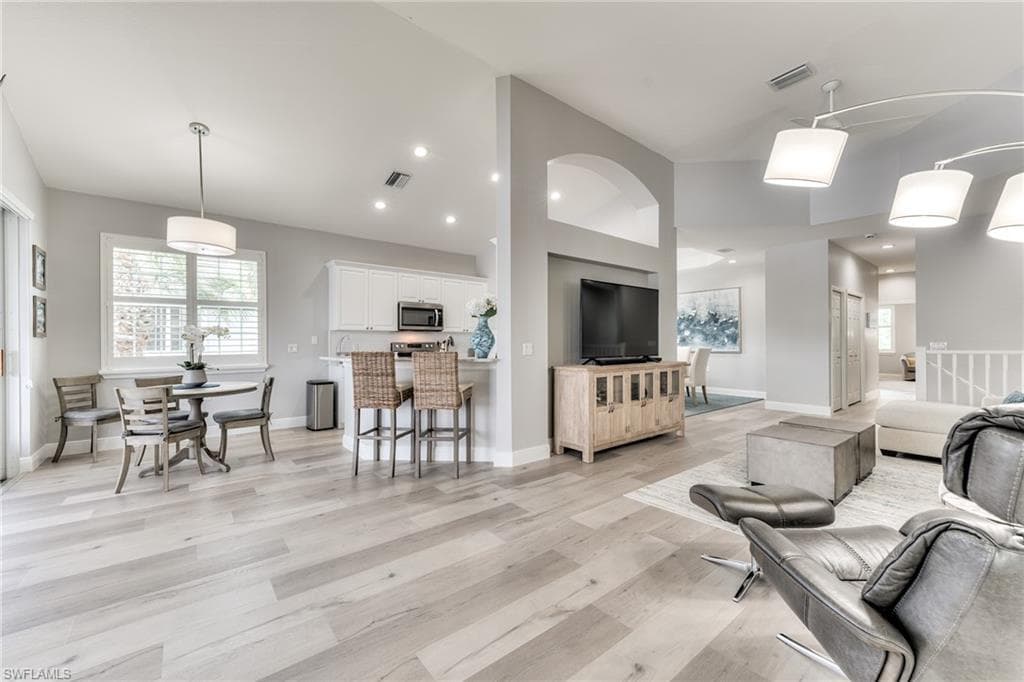 9181 Palmetto Ridge DR 202 ESTERO, FL 34135