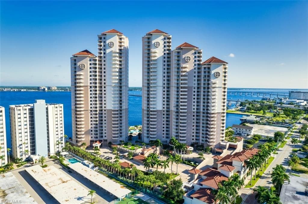 2090 W First ST 1809 FORT MYERS, FL 33901