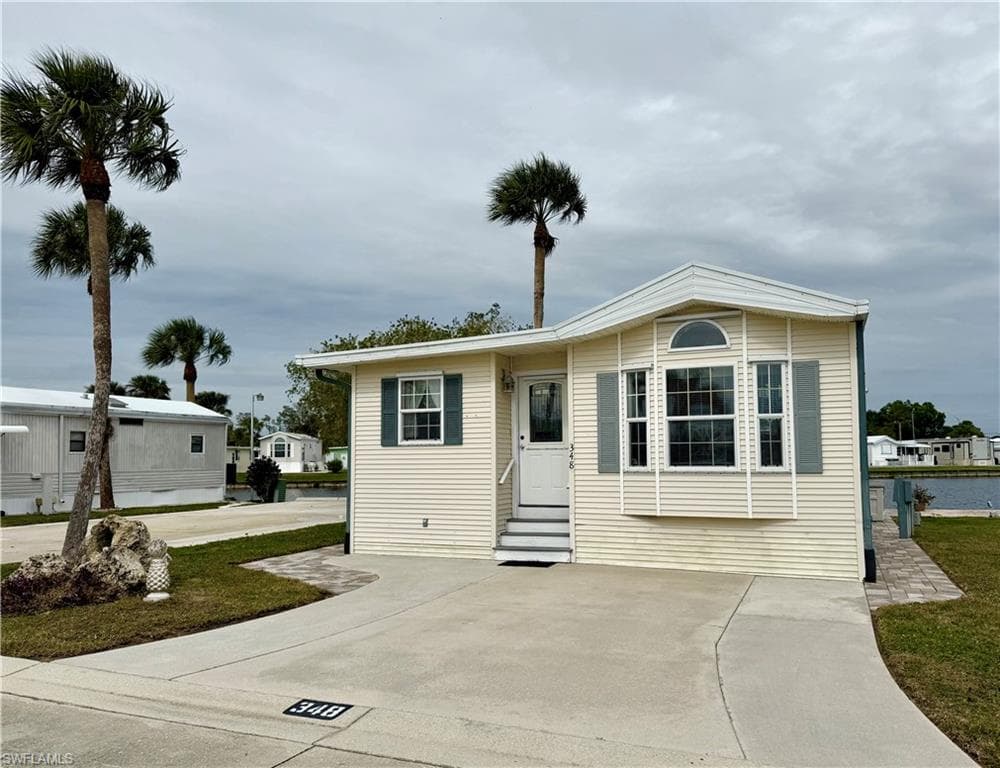 348 Bobcat RUN 348 NAPLES, FL 34114