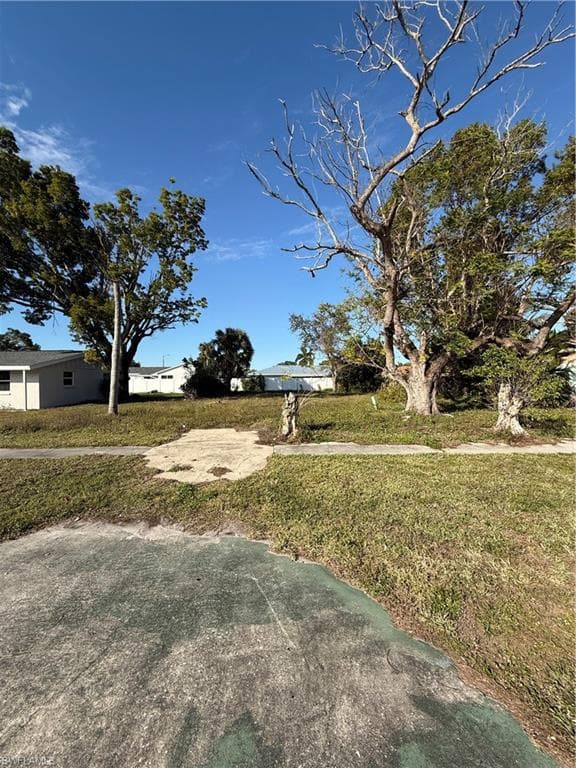 924 Ridgeway DR NORTH FORT MYERS, FL 33903