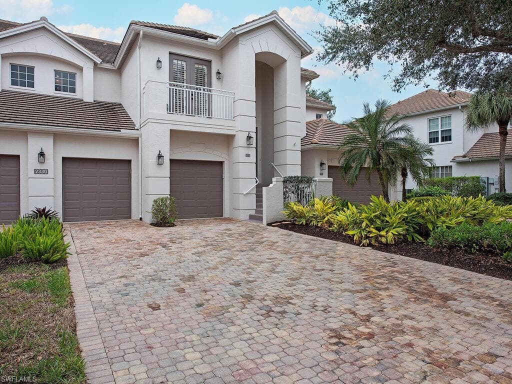 2330 Mont Claire DR 202 NAPLES, FL 34109