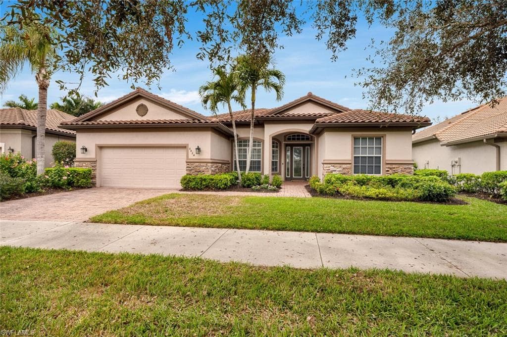 8824 Mustang Island CIR NAPLES, FL 34113