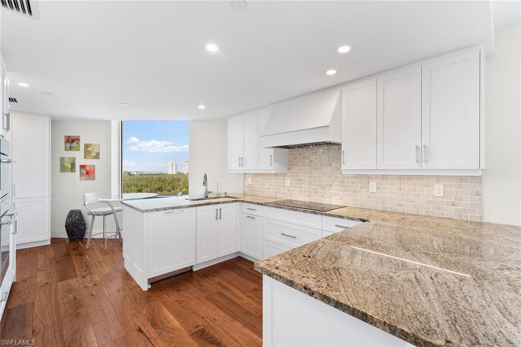 7225 Pelican Bay BLVD 705 NAPLES, FL 34108