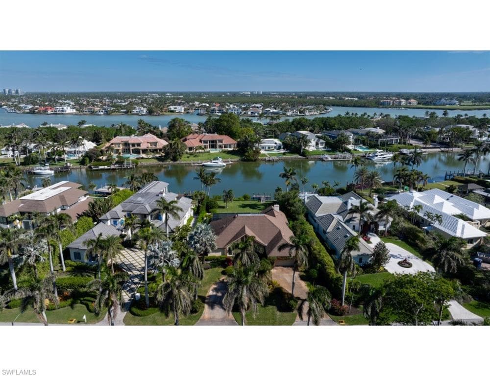 1013 Spyglass LN NAPLES, FL 34102