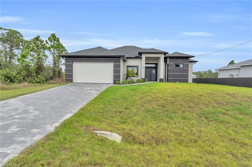 841 Bently ST E LEHIGH ACRES, FL 33974