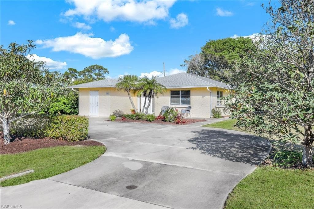 761 91st AVE N NAPLES, FL 34108