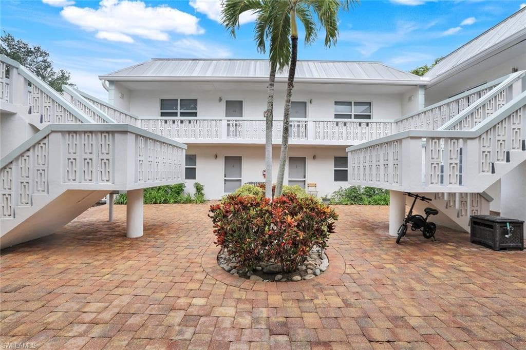 780 10th AVE S 22 NAPLES, FL 34102