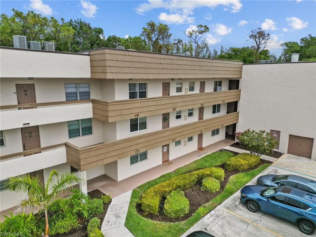 499 Forest Lakes BLVD 205 NAPLES, FL 34105