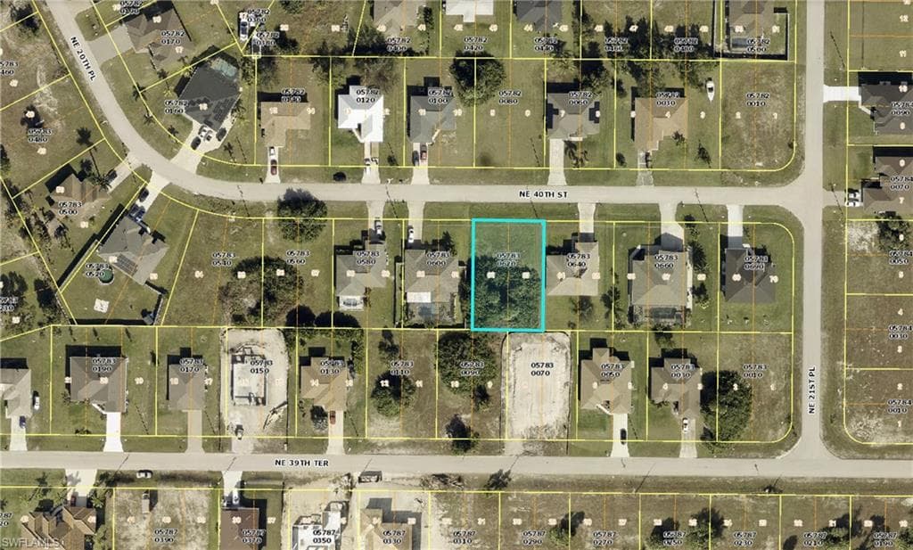2032 NE 40th ST CAPE CORAL, FL 33909