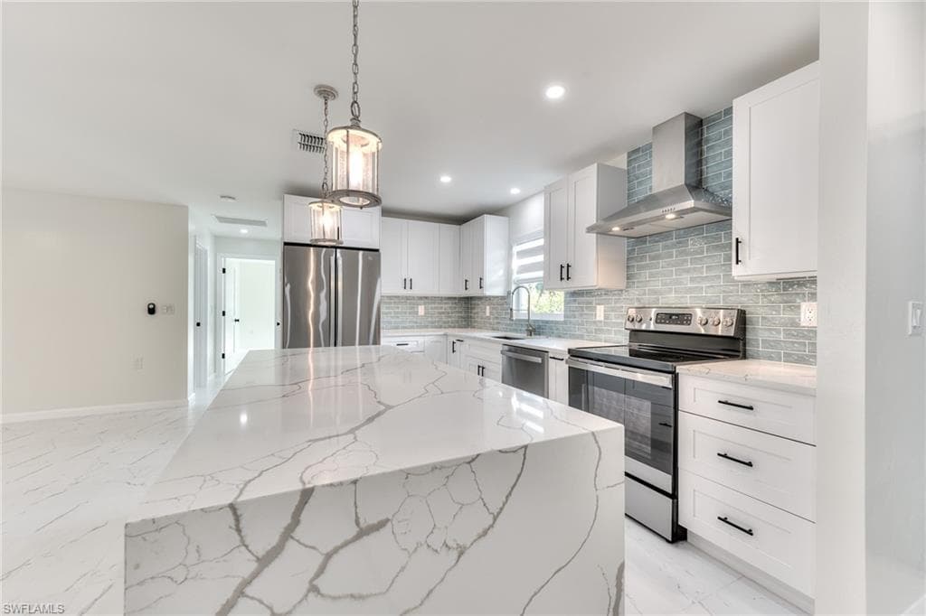 9239 Kincaid CT SANIBEL, FL 33957
