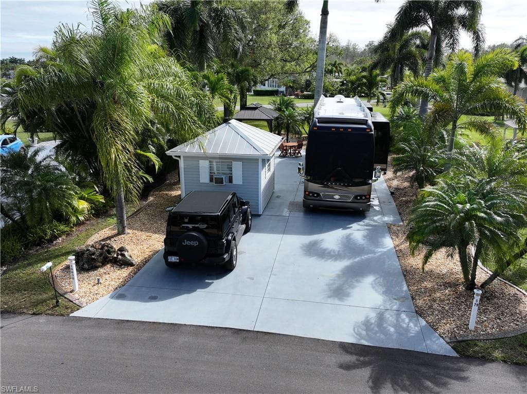 10030 PARKWOOD DR FORT MYERS, FL 33905
