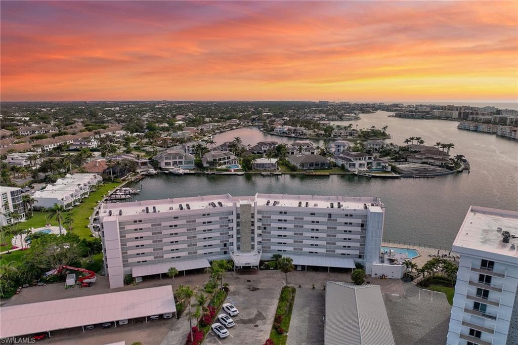 300 Park Shore DR 4F NAPLES, FL 34103