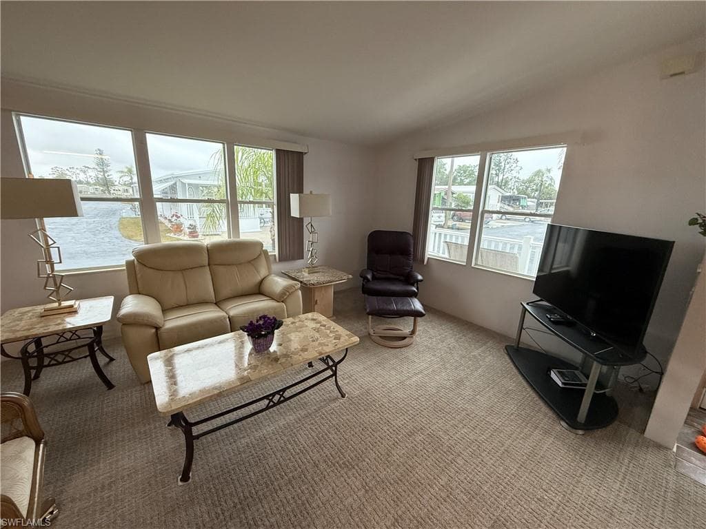 86 Lofty LN NORTH FORT MYERS, FL 33903