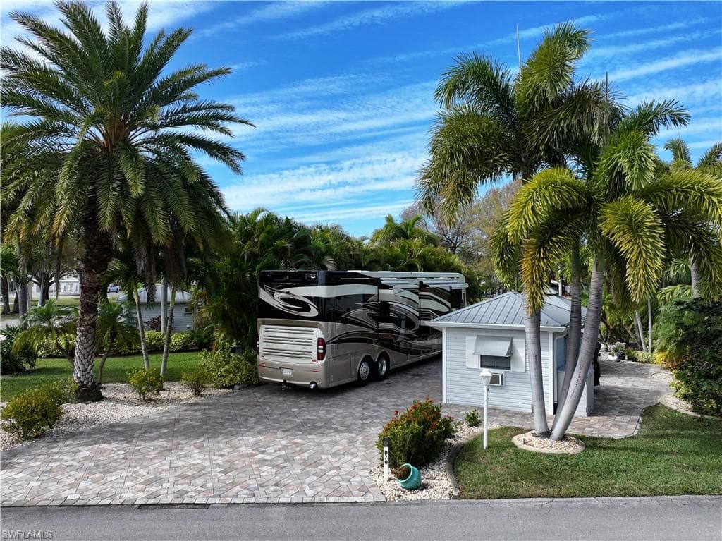 5752 Brightwood DR FORT MYERS, FL 33905