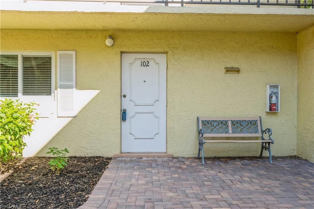 8049 Country RD 102 FORT MYERS, FL 33919