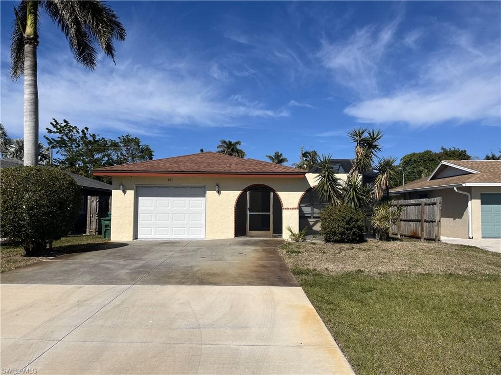 751 106th AVE N NAPLES, FL 34108