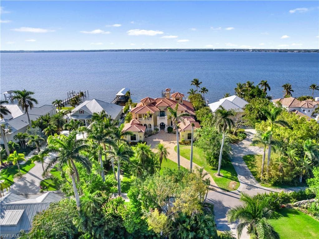 2704 Shriver DR FORT MYERS, FL 33901