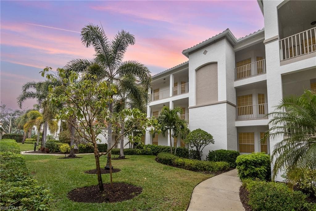8217 Parkstone PL 1-206 NAPLES, FL 34120
