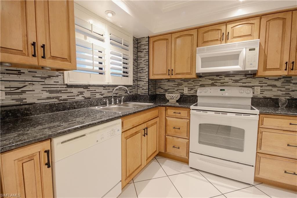 2121 Collier AVE 406 FORT MYERS, FL 33901