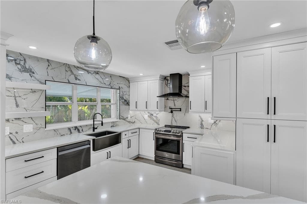 8126 Valencia RD FORT MYERS, FL 33967