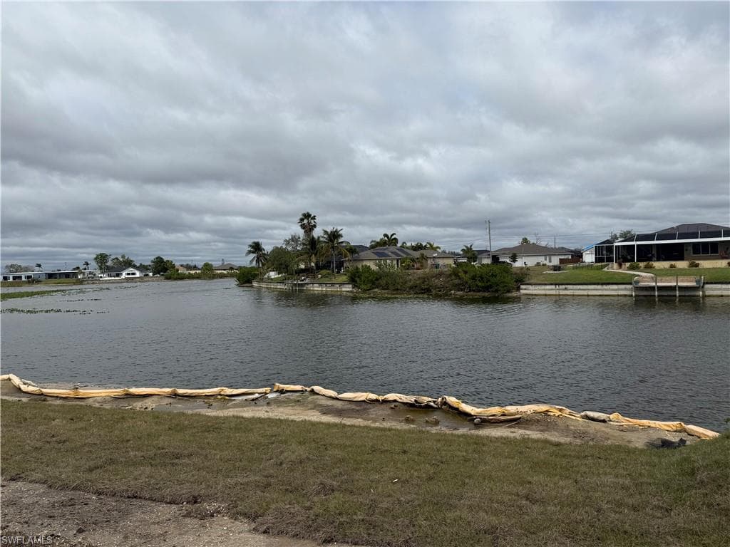 545 NE 7th TER CAPE CORAL, FL 33909