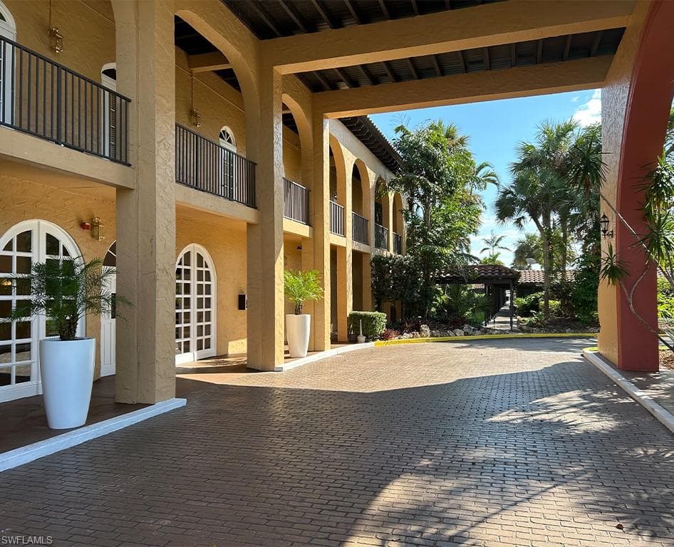 25000 Tamiami TRL E F284 NAPLES, FL 34114