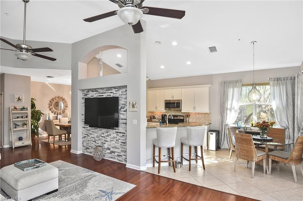 6653 Alden Woods CIR 201 NAPLES, FL 34113