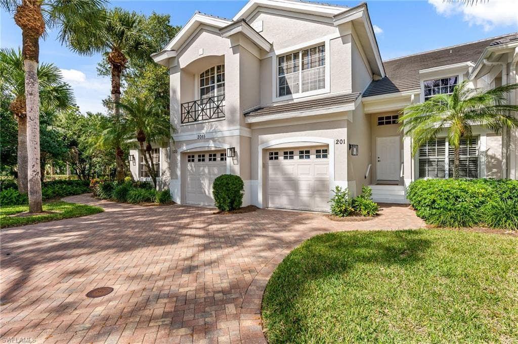 2055 Aberdeen LN 201 NAPLES, FL 34109