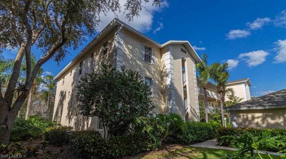 3245 Cypress Glen WAY 517 NAPLES, FL 34109