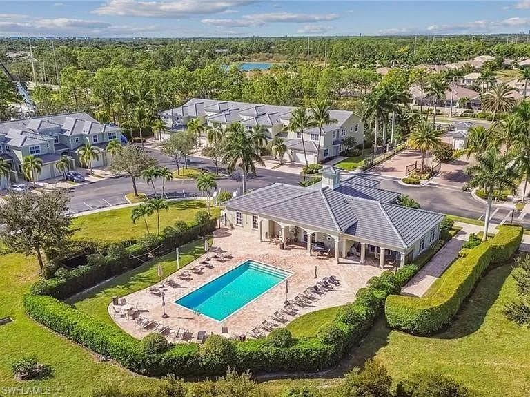 1435 Mariposa CIR 104 NAPLES, FL 34105